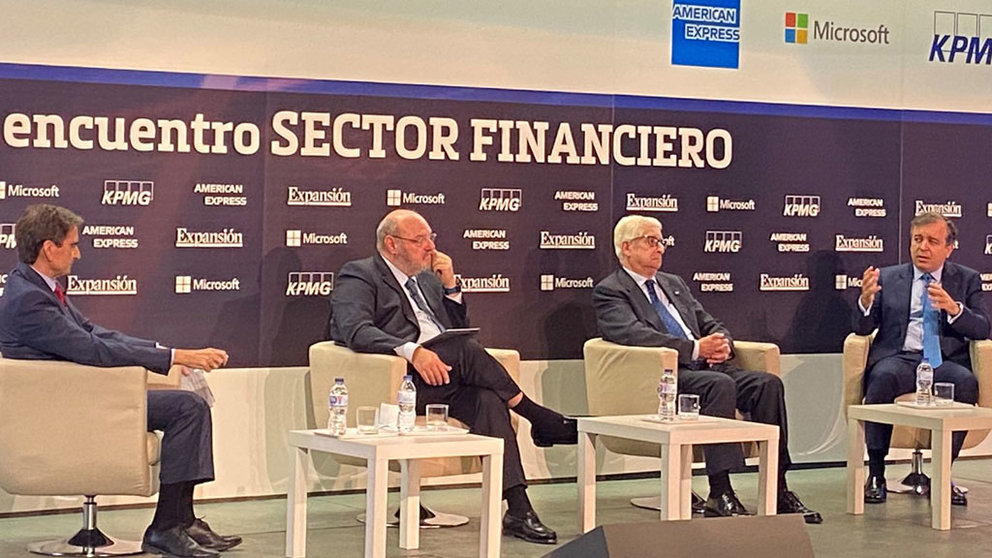 Francisco Botas (derecha), en su intervención en el  XI Encuentro Financiero Expansión – KPMG.