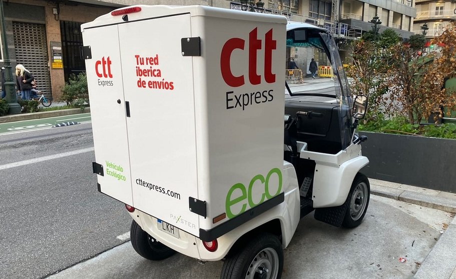 CTT Express suma un cuadriciclo eléctrico a su flota de reparto en Vigo.