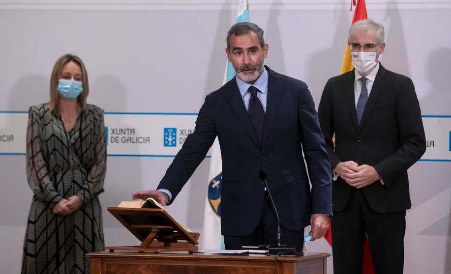 O vicepresidente segundo e conselleiro de EconomÃa, Empresa e Innovación, Francisco Conde, preside a toma de posesión da nova directora xeral de Planificación Enerxética e Recursos Naturais, Paula UrÃa, e do novo director xeral de Comercio e Consumo, Manuel Heredia.