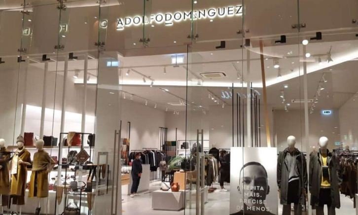 Nueva tienda de Adolfo Domínguez en Oporto (Portugal).