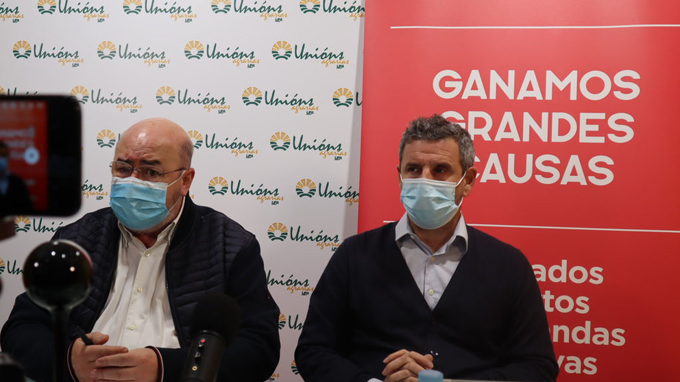 El secretario general de Unións Agrarias, Roberto García, y el CEO de Eskariam,