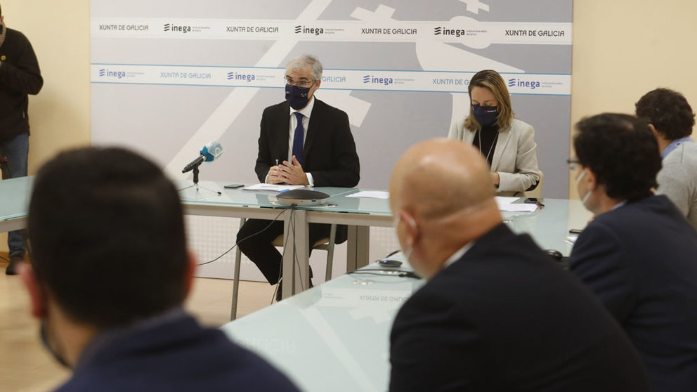 El vicepresidente económico y la directora xeral de Planificación Enerxética, en su encuentro con las industrias electrointensivas de Galicia.