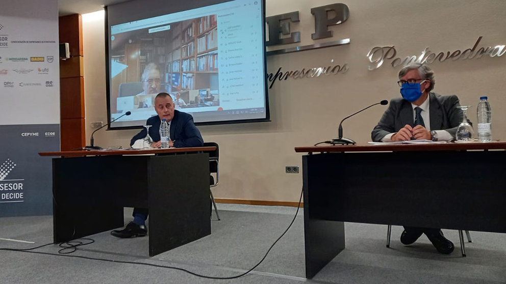 Jorge Cebreiros, presidente de la CEP, y Juan Vieites, vicepresidente y candidato a presidir la CEG, en la reunión del comité permanente de la CEP.