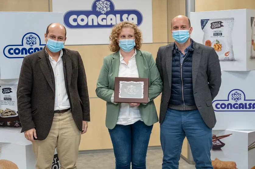 Ana Rey, ganadora del Premio Ramón Doval, con directivos de Congalsa.