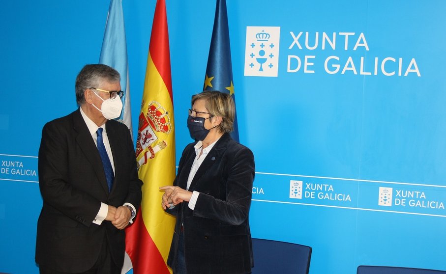 Juan Manuel Vieites, presidente de la CEG, junto a la conselleira do Mar, Rosa Quintana.