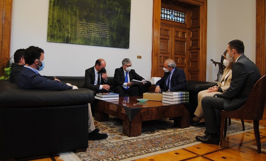 Los directivos de la patronal gallega fueron recibidos por el presidente de la Diputación de Lugo, José Tomé.