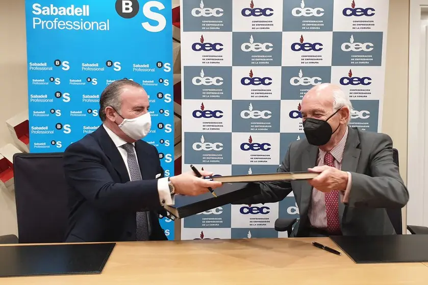 Pablo Junceda y Antonio Fontenla rubricaron el acuerdo entre Sabadell Gallego y la CEC.