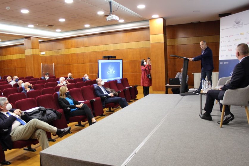 Un momento de la clausura de la Asamblea General de la Confederación de Empresarios de Pontevedra.
