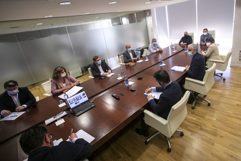 El vicepresidente económico de la Xunta, reunido con regidores de las comarcas de Ferrol, Eume y Ortegal./C.PAZ.