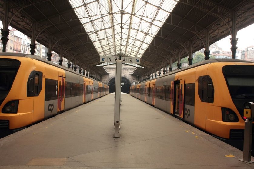 Estación de Tren Porto-São Bento./ David Mark en Pixabay.
