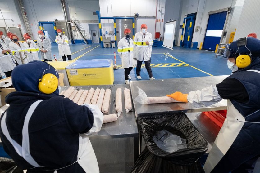 El presidente de la Xunta visitó hoy las nuevas instalaciones de Iberconsa Seafood Processing en Vigo.