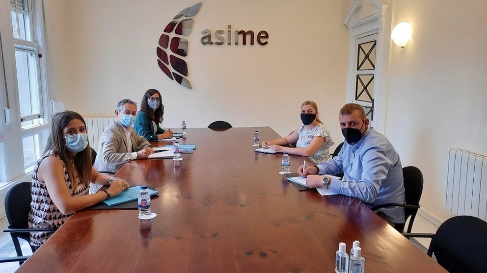 Miembros de la directiva de Asime y de Asociación de Trabajadores Mineros Touro - O Pino.