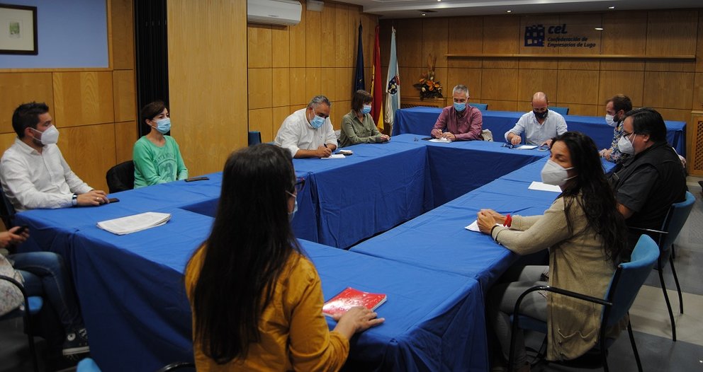 Encuentro en la sede de la CEL de representantes de FAGA, OVICO, Entrepinares y Megaro Foods, entre otros.