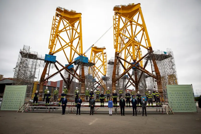 Los presidentes de Iberdrola, Navantia y Windar han sellado este jueves un acuerdo marco de colaboración para la fabricación y el suministro de cimentaciones tipo monopile XXL desde el astillero de Fene.