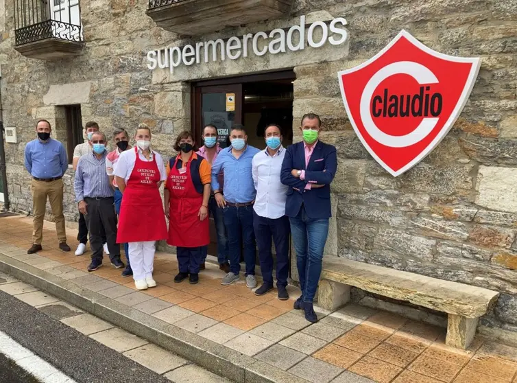 Apertura de un supermercado Claudio en Pedrafita do Cebreiro.