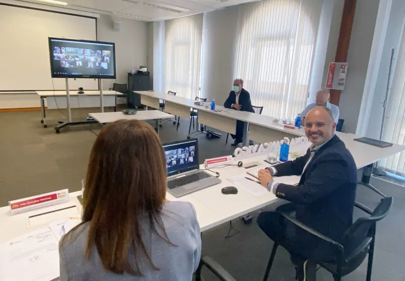 Pleno del Consorcio de la Zona Franca de Vigo. En primer término, su delegado, David Regades.