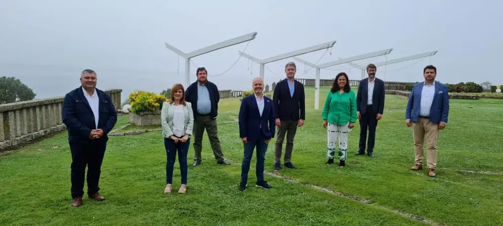 El delegado de Zona Franca con los alcaldes de O Grove, Cambados, Meis, Vilanova