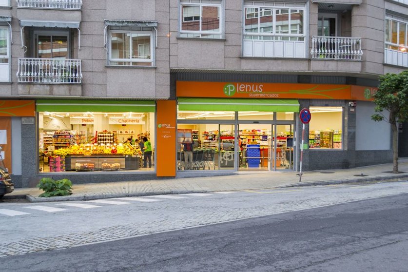 Supermercado Plenus de la avenida de Portugal, en Ourense.