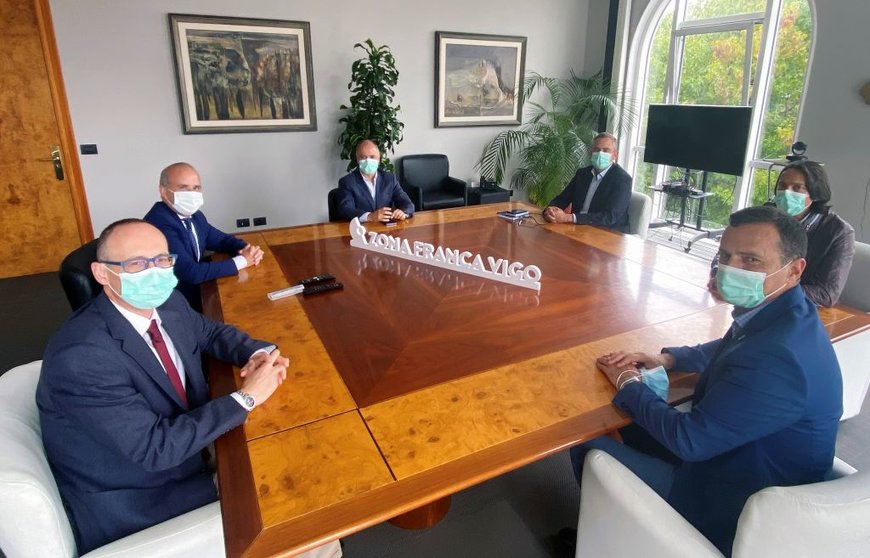 El delegado de Zona Franca de Vigo, reunido con varios directivos de la UNED.