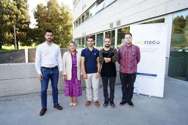 De izquierda a derecha, Pablo Mosquera e Inmaculada Rodríguez Cuervo (Unirisco) junto a Alejandro Ramos, Álvaro Porto y Javier Toja (InVerbis) / A.RUIZ.