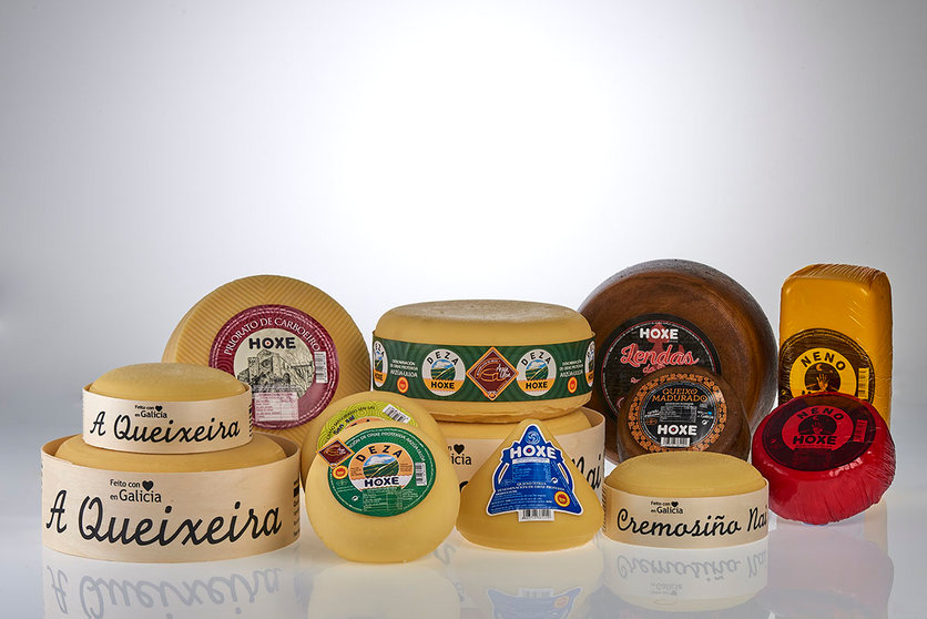 Bodegon con diferentes marcas de quesos producidos por la cooperativa HOXE.