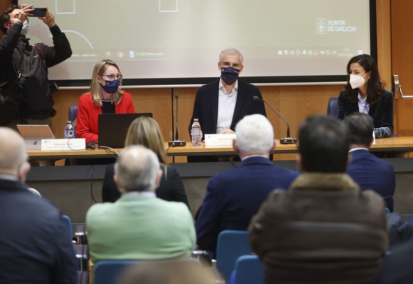 Francisco Conde (centro) en la reunión de la Mesa de Transición Justa de As Pontes, celebrada en Ferrol