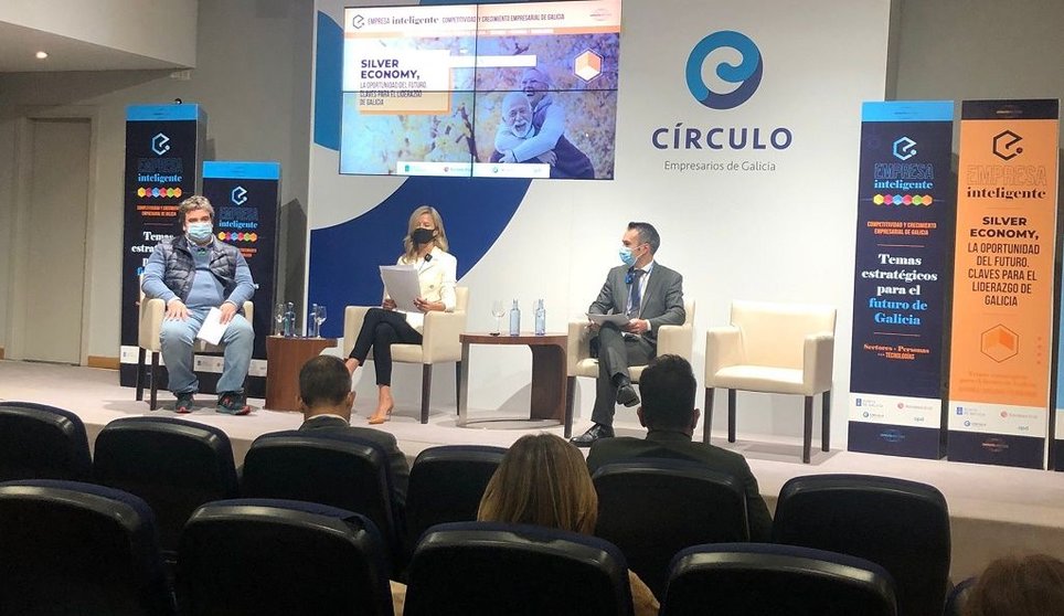 Pablo López, María Borras y Fernando Guldrís en la apertura de la jornada ‘Silver Economy, la oportunidad del futuro', celebrada en Vigo.