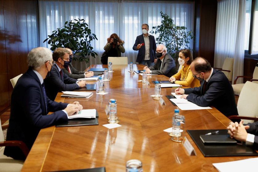 Reunión en Madrid del presidente de la Xunta y la ministra de Industria, Comercio y Turismo.