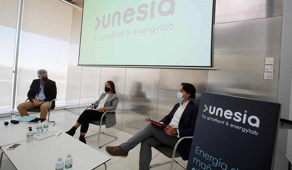 Los directores generales de EnergyLab y Gradiant junto a la directora xeral de Gain en la presentación de Unesia.