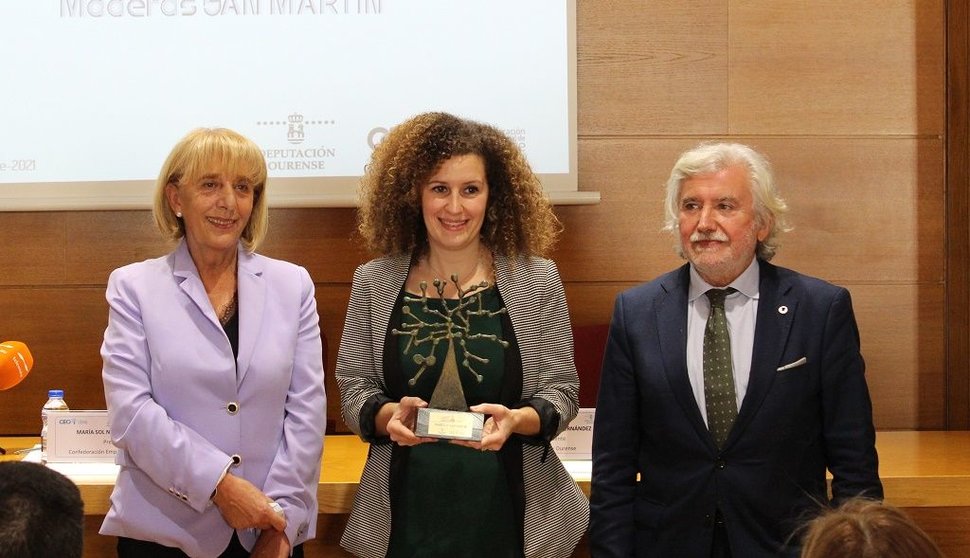 Marisol Novoa (CEO), Andrea Díaz (Maderas San Martín) y Rosendo Fernández (Diputación de Ourense).