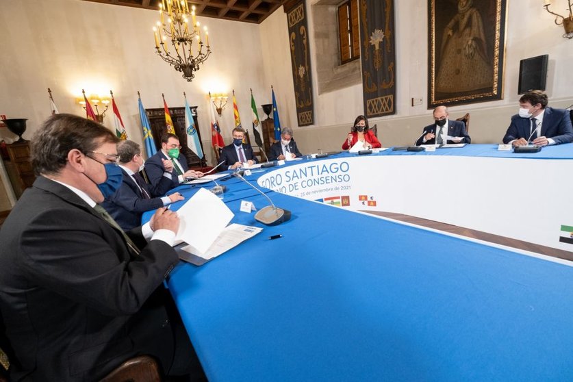 Ocho presidentes autónomicos, reunidos en Santiago./D.CABEZÓN.