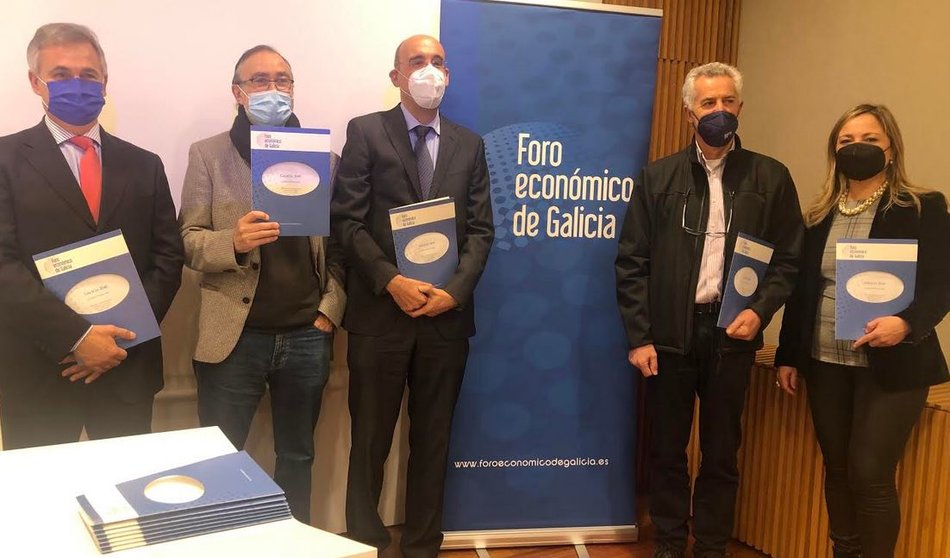 Fernando Pérez González, Domingo Docampo, Xosé Carlos Arias, María Cadaval y José Francisco Armesto, presentaron el informe "Galicia 2040".