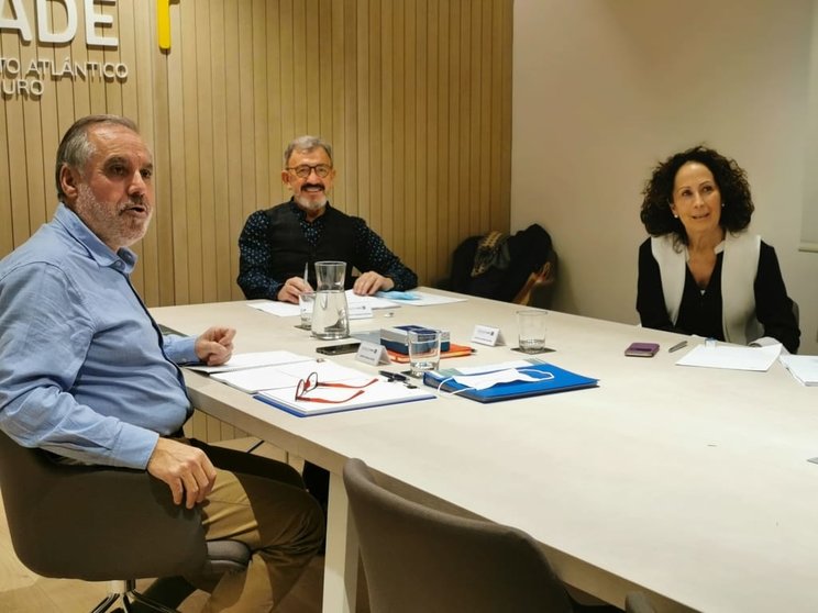José Ramón Barreiro, Adolfo Campos y Consuelo Cameselle, en la reunión del Patronato de Fundación Inade.