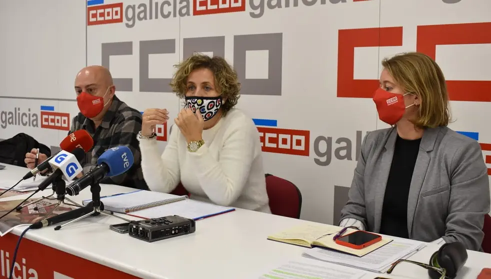 Juan Zas, Amelia Pérez, Lucía Trenor, na rolda de prensa de CCOO sobre a hostalería.