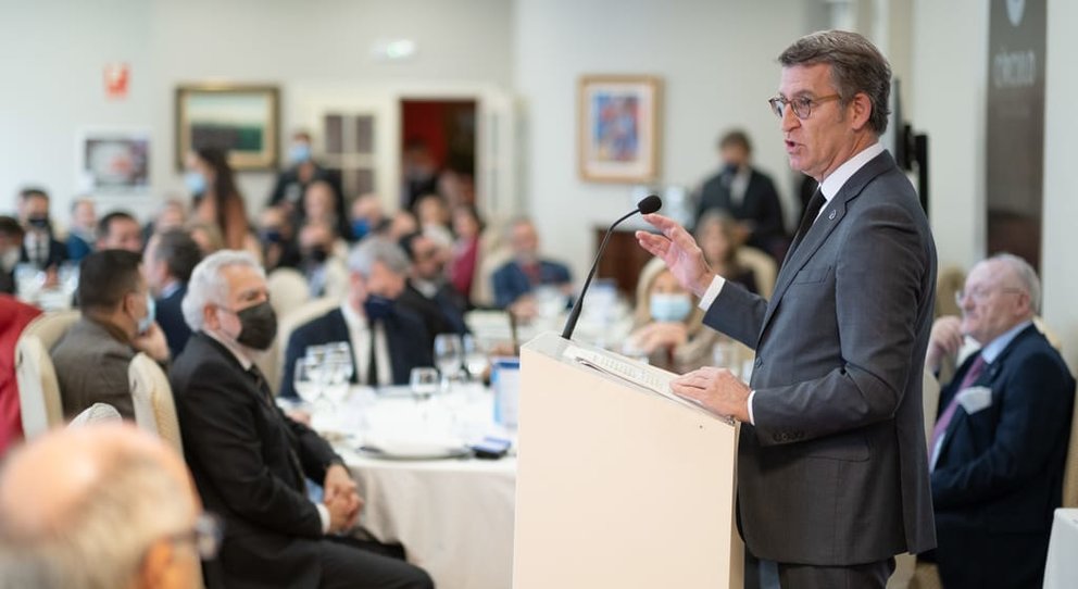 Alberto Núñez Feijóo durante su intervención en el Almuerzo-Tribuna de Círculo de Empresarios de Galicia, en Vigo.
