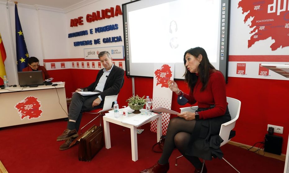Elena Mancha participó en una jornada informativa de APE Galicia./J.CERVERA.