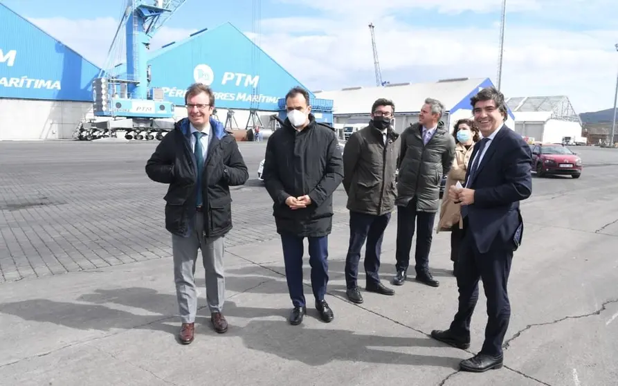 El presidente de Puertos del Estado, Álvaro en su visita a Punta Langosteira.