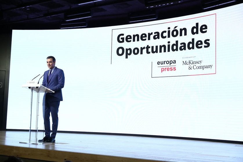 El presidente del Gobierno, Pedro Sánchez, pronuncia una conferencia en el marco del tercer encuentro 'Generación de Oportunidades'./POOL MONCLOA.