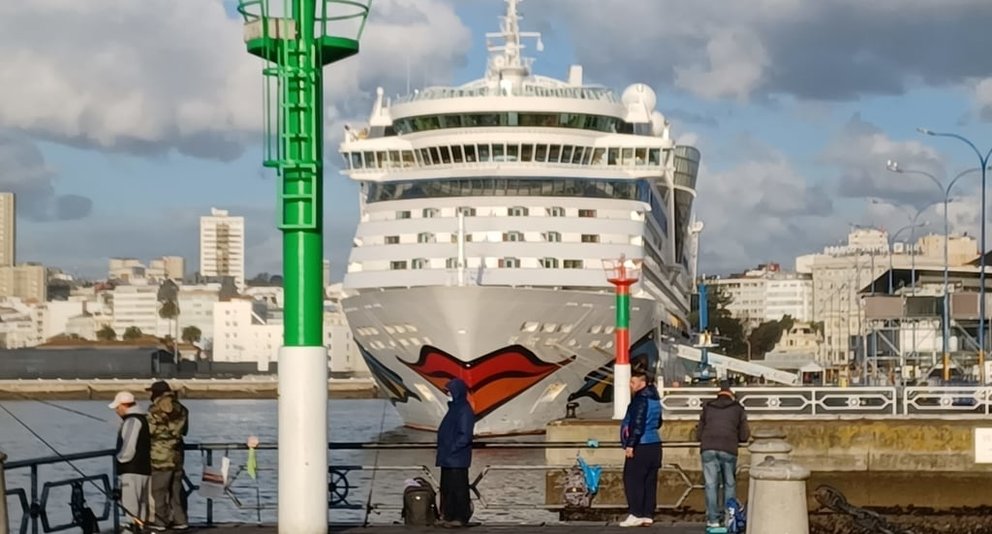 El "Aida Diva", atracado en el Puerto de A Coruña.