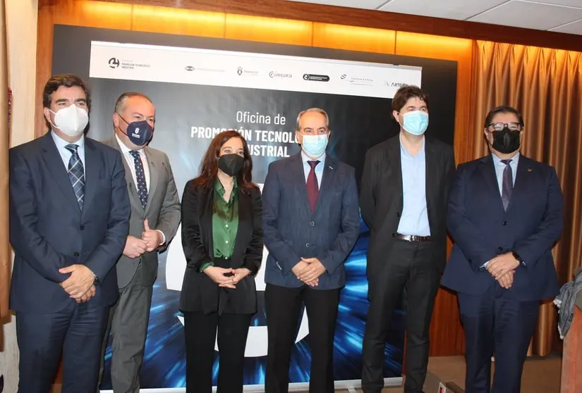 Martín Fernández Prado, Inés Rey, Antonio Couceiro, y Julio Abalde, en la presentacion de la Oficina Tecnológica-Industrial.