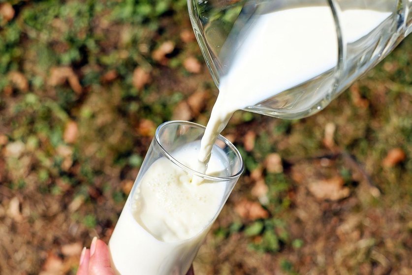 O leite subiu un 11,5% no supermercado no último ano, máis de 11 céntimos para o consumidor.