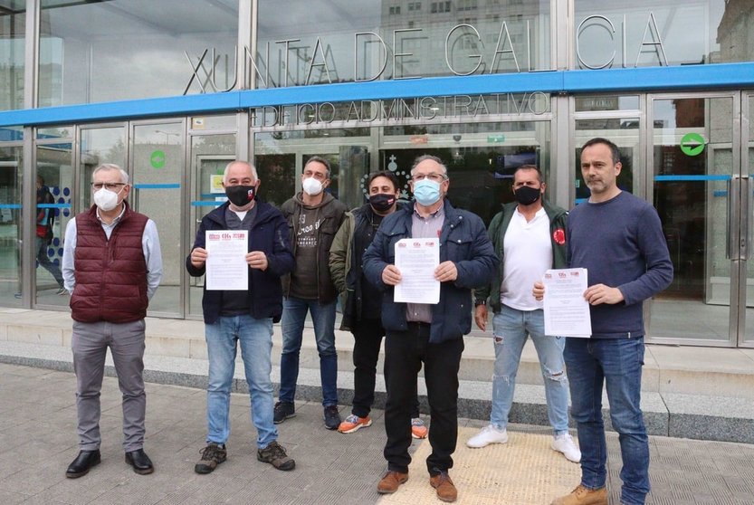 Representantes de CIG, FICA-UXT e CCOO presentaron a convocatoria de catro xornadas de folga no sector siderometal da Coruña.