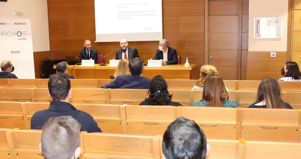 Laureano Pérez Soto , David Martínez y José Manuel Nogueira, en la jornada "Nexos Encuentros por Ourense", celebrada en la CEO.