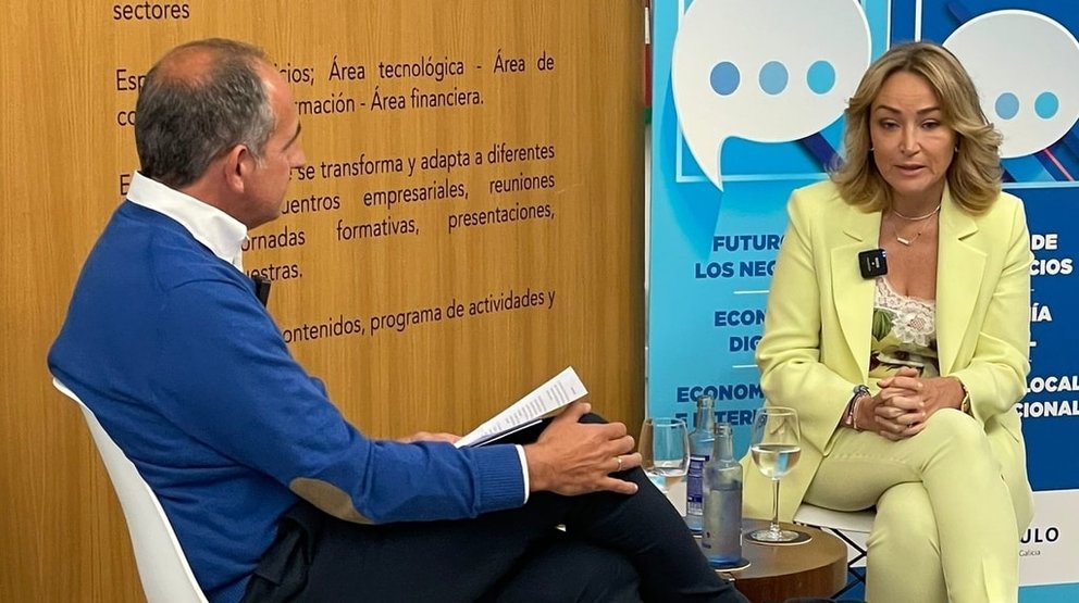 Andrés Alonso y Marian Mouriño, en un momento de la conversación, desarrollada en Círculo de Empresarios de Galicia.