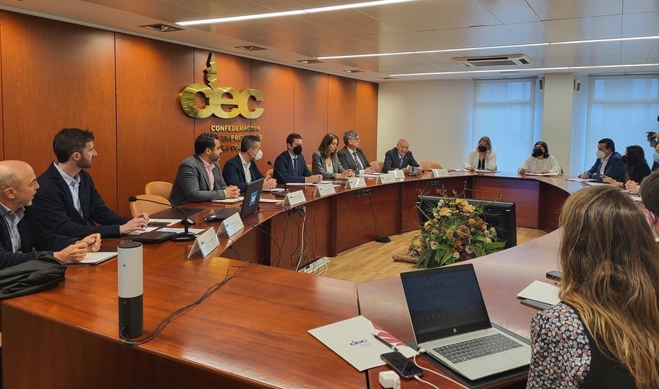 Participantes en el encuentro empresarial sobre Canadá celebrado en la CEC en A Coruña.