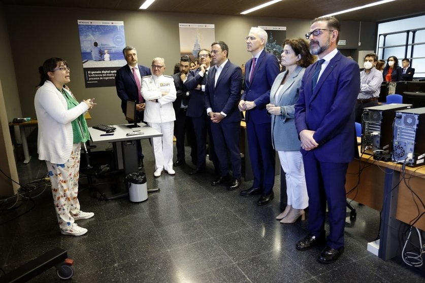 Representantes de las entidades implicadas y autoridades en la inauguración del Aula Navantia-Siemens del Campus Industrial de Ferrol.