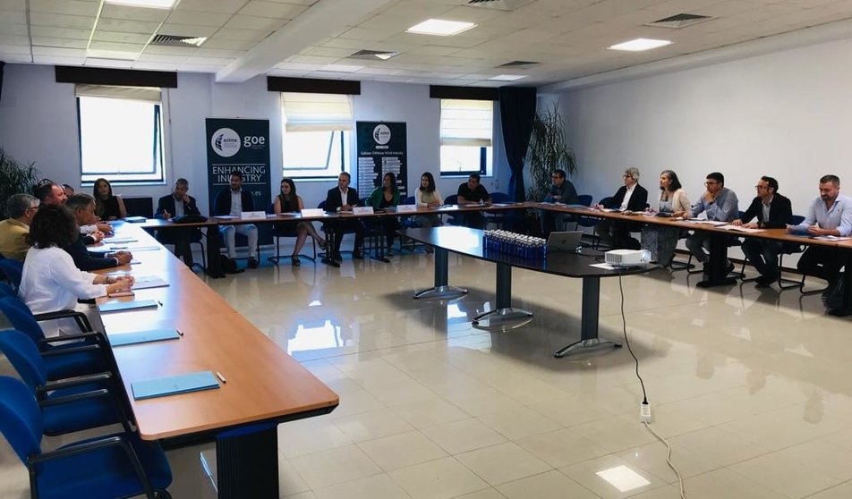 Representanets de GOE-Asime, que integra empresas, puertos e instituciones clave relacionadas con la eólica marina en Galicia, en la reunión de Ferrol.
