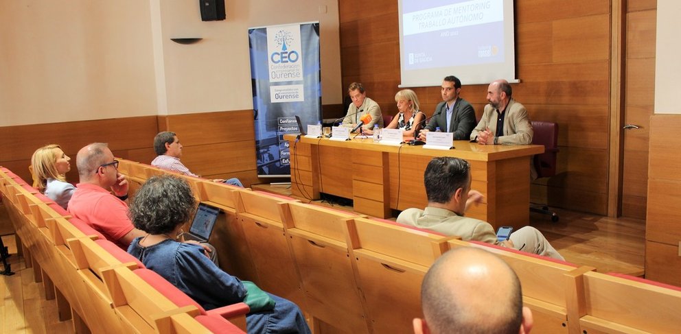 Presentación de la tercera edición del Programa de Mentoring en la sede de la CEO en Ourense.