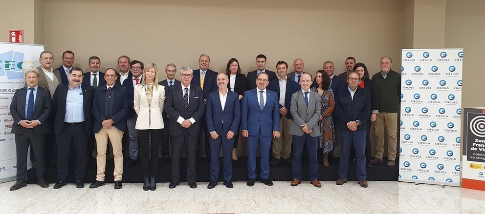 Representantes de empresas líderes de Galicia, junto a los representantes de la Zona Franca de Vigo, Círculo de Empresarios de Galicia, CEG