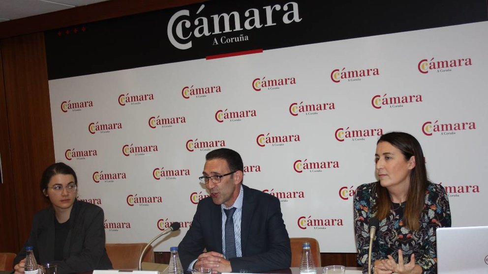Cristina Dans, Carlos González y Mónica Gondar, en la jornada sobre los Next Generation.